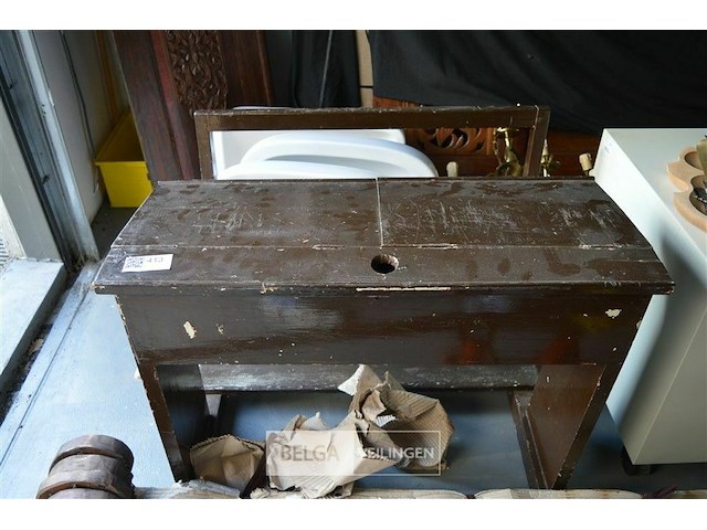 Klein antiek schoolbankje - afbeelding 4 van  4