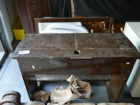 Klein antiek schoolbankje - afbeelding 4 van  4