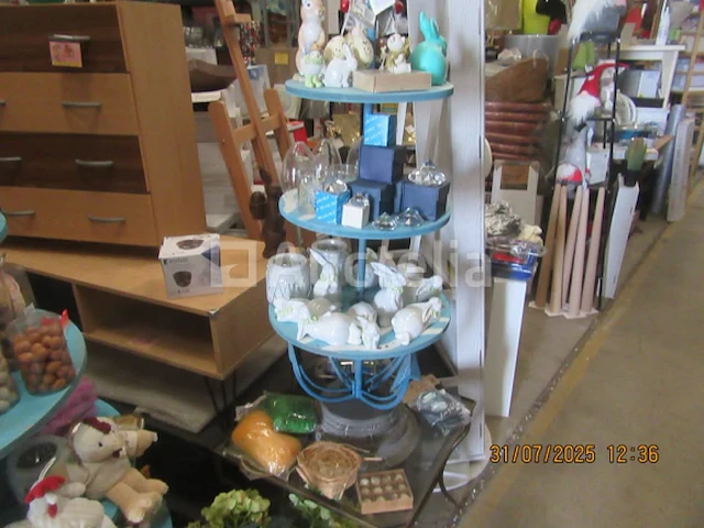 Klein display met decoratieve inhoud - afbeelding 1 van  5
