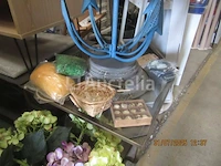 Klein display met decoratieve inhoud - afbeelding 2 van  5