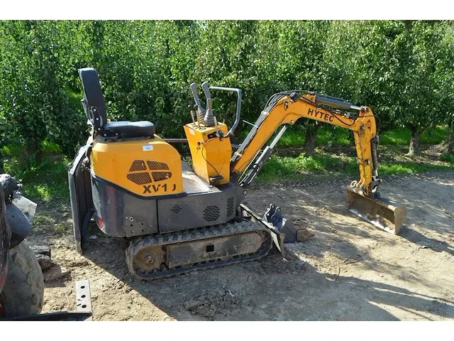Klein graafmachine hytec xv10 op rupsen met dak en reservebak - afbeelding 2 van  16
