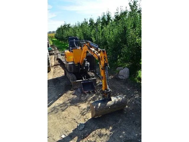 Klein graafmachine hytec xv10 op rupsen met dak en reservebak - afbeelding 4 van  16