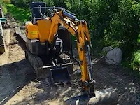 Klein graafmachine hytec xv10 op rupsen met dak en reservebak - afbeelding 4 van  16