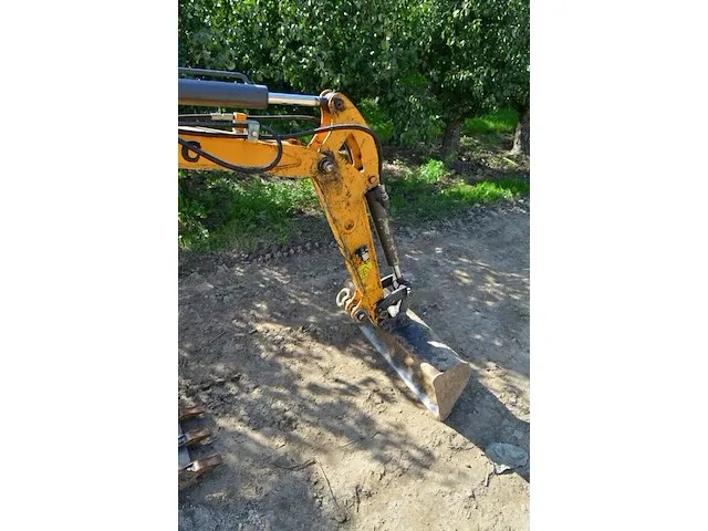 Klein graafmachine hytec xv10 op rupsen met dak en reservebak - afbeelding 5 van  16