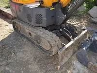 Klein graafmachine hytec xv10 op rupsen met dak en reservebak - afbeelding 7 van  16