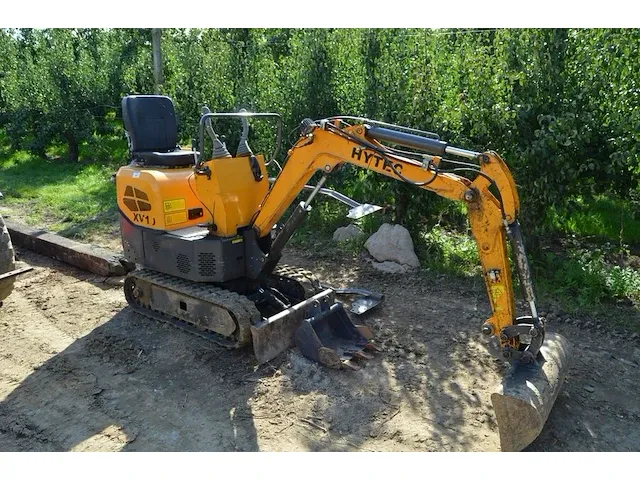 Klein graafmachine hytec xv10 op rupsen met dak en reservebak - afbeelding 1 van  16