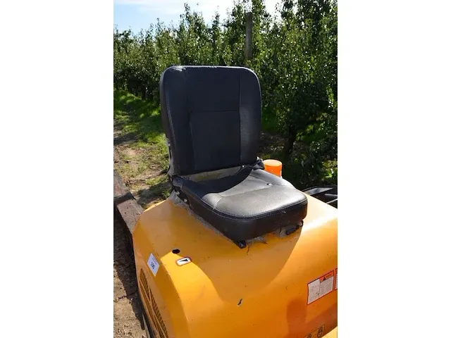 Klein graafmachine hytec xv10 op rupsen met dak en reservebak - afbeelding 9 van  16