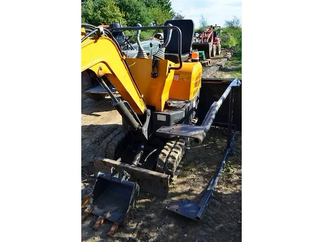 Klein graafmachine hytec xv10 op rupsen met dak en reservebak - afbeelding 10 van  16