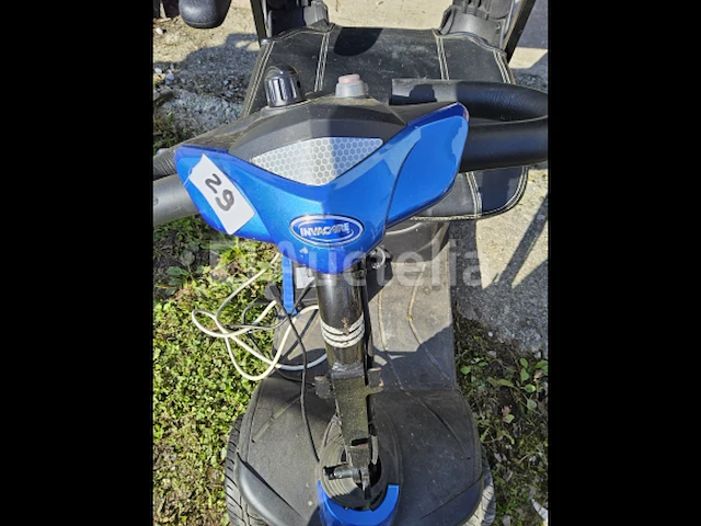 Kleine auto - afbeelding 1 van  5