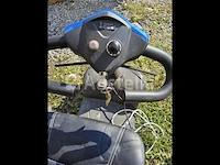 Kleine auto - afbeelding 2 van  5
