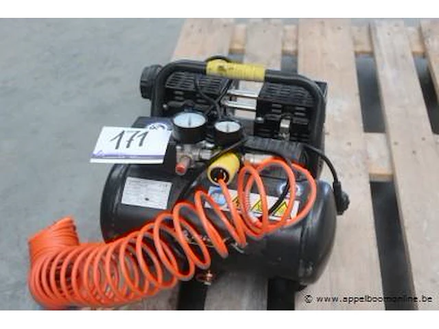 Kleine compressor michelin, bj 2021 - afbeelding 1 van  2