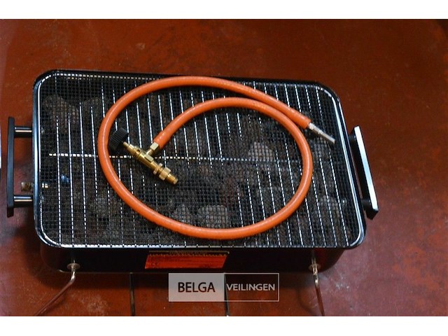 Kleine gas bbq met lava stenen - afbeelding 2 van  3