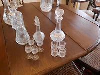 Kleine karaffen met glaasjes