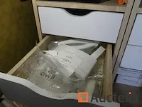 Kleine meubilair met laden en inhoud, verschillend cosmetica en nagel verbruiksartikelen, wax heater - afbeelding 2 van  14