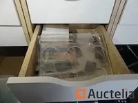 Kleine meubilair met laden en inhoud, verschillend cosmetica en nagel verbruiksartikelen, wax heater - afbeelding 4 van  14