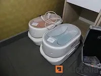 Kleine meubilair met laden en inhoud, verschillend cosmetica en nagel verbruiksartikelen, wax heater - afbeelding 6 van  14