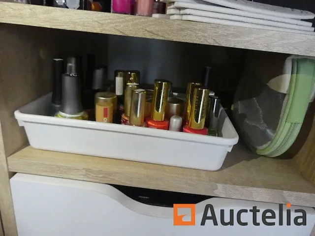 Kleine meubilair met laden en inhoud, verschillend cosmetica en nagel verbruiksartikelen, wax heater - afbeelding 7 van  14