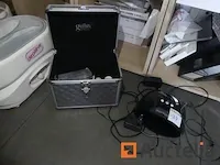 Kleine meubilair met laden en inhoud, verschillend cosmetica en nagel verbruiksartikelen, wax heater - afbeelding 8 van  14