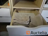 Kleine meubilair met laden en inhoud, verschillend cosmetica en nagel verbruiksartikelen, wax heater - afbeelding 12 van  14