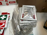 Kleine partij diverse bouwmaterialen, elektrotoebehoren en pictogramborden - afbeelding 3 van  26