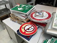 Kleine partij diverse bouwmaterialen, elektrotoebehoren en pictogramborden - afbeelding 5 van  26