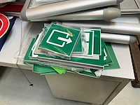 Kleine partij diverse bouwmaterialen, elektrotoebehoren en pictogramborden - afbeelding 6 van  26