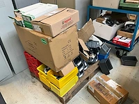 Kleine partij diverse bouwmaterialen, elektrotoebehoren en pictogramborden - afbeelding 9 van  26