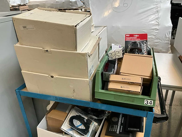 Kleine partij diverse bouwmaterialen, elektrotoebehoren en pictogramborden - afbeelding 10 van  26