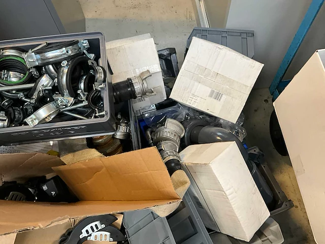 Kleine partij diverse bouwmaterialen, elektrotoebehoren en pictogramborden - afbeelding 18 van  26