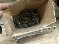 Kleine partij nagels en nietjes - afbeelding 3 van  8