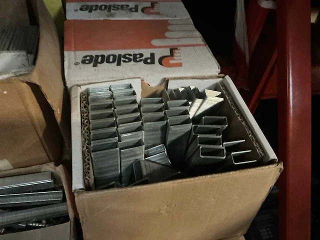 Kleine partij nagels en nietjes - afbeelding 5 van  8
