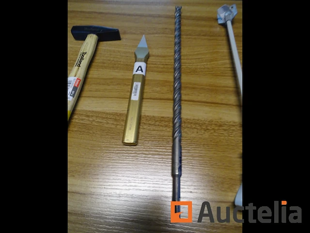 Kleine verfkneder, boor, puntige beitel, hamer - afbeelding 2 van  7