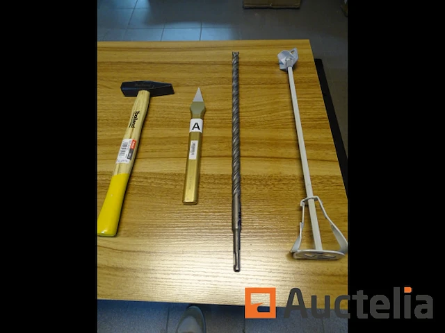 Kleine verfkneder, boor, puntige beitel, hamer - afbeelding 3 van  7