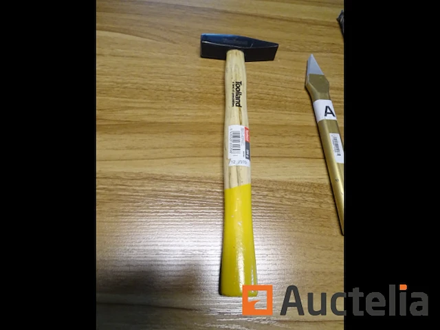 Kleine verfkneder, boor, puntige beitel, hamer - afbeelding 4 van  7