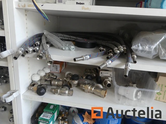 Kleppen en fittingen, accessoires voor olietanks, bevestigingsmiddelen, enz. - afbeelding 3 van  19