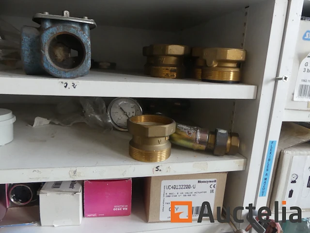 Kleppen en fittingen, accessoires voor olietanks, bevestigingsmiddelen, enz. - afbeelding 5 van  19