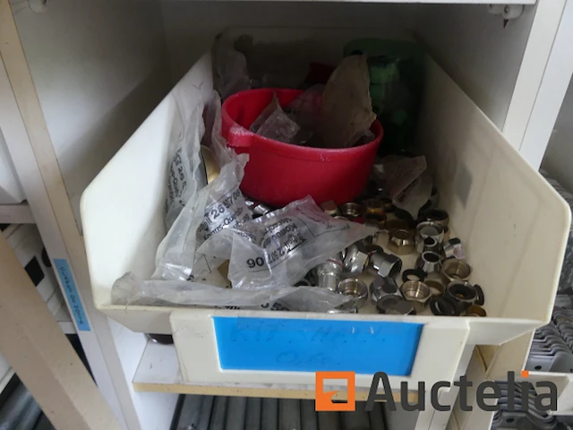 Kleppen en fittingen, accessoires voor olietanks, bevestigingsmiddelen, enz. - afbeelding 6 van  19