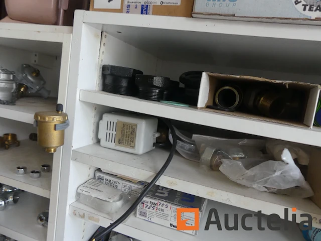 Kleppen en fittingen, accessoires voor olietanks, bevestigingsmiddelen, enz. - afbeelding 7 van  19