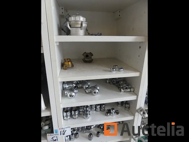 Kleppen en fittingen, accessoires voor olietanks, bevestigingsmiddelen, enz. - afbeelding 9 van  19