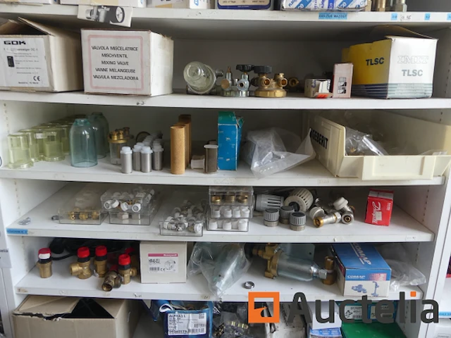 Kleppen en fittingen, accessoires voor olietanks, bevestigingsmiddelen, enz. - afbeelding 1 van  19