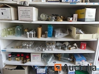 Kleppen en fittingen, accessoires voor olietanks, bevestigingsmiddelen, enz.