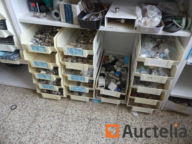 Kleppen en fittingen, accessoires voor olietanks, bevestigingsmiddelen, enz. - afbeelding 12 van  19