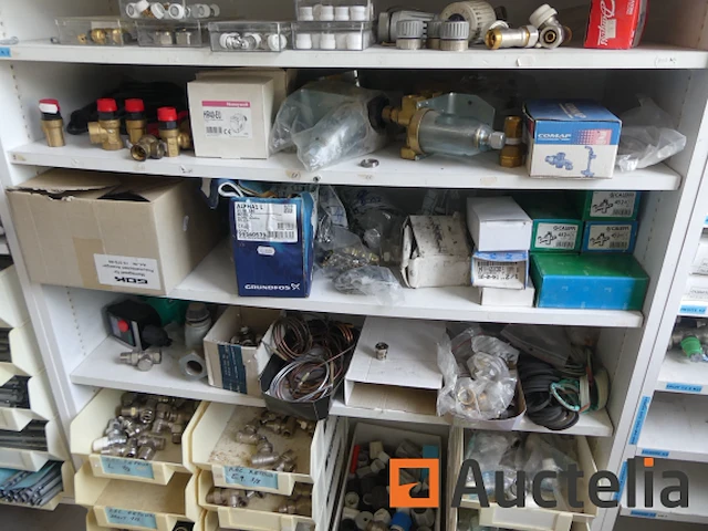 Kleppen en fittingen, accessoires voor olietanks, bevestigingsmiddelen, enz. - afbeelding 14 van  19