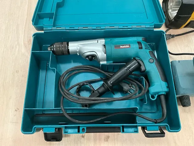 Klopboormachine, vlakschuurmachine en looplamp - afbeelding 2 van  6