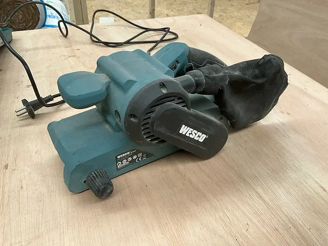 Klopboormachine, vlakschuurmachine en looplamp - afbeelding 3 van  6