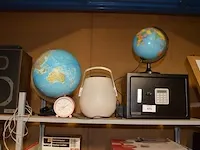 Kluis kreator, 2 wereldbollen, bluetooth speaker , wekker - afbeelding 1 van  8