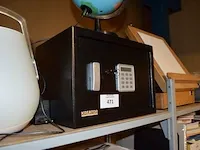 Kluis kreator, 2 wereldbollen, bluetooth speaker , wekker - afbeelding 4 van  8