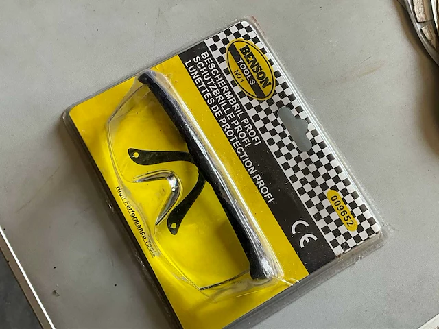 Klusmateriaal pakket: slijpschijven, brillen, bits & organizer - afbeelding 2 van  5