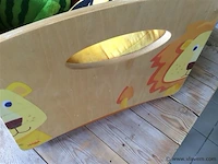 Knuffels in houten bak - afbeelding 3 van  3