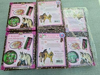 Knutsel je eigen paardenarmband - afbeelding 1 van  3